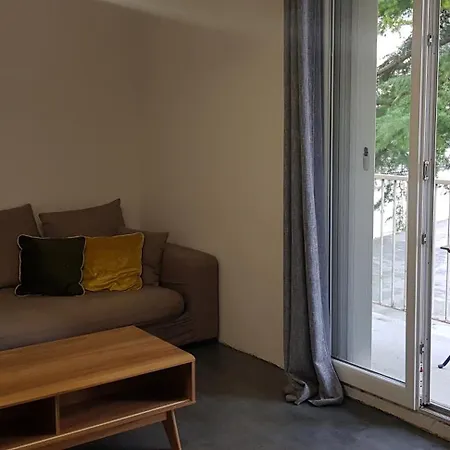 Cathedrale, Champagne Near, Park And Stores Close