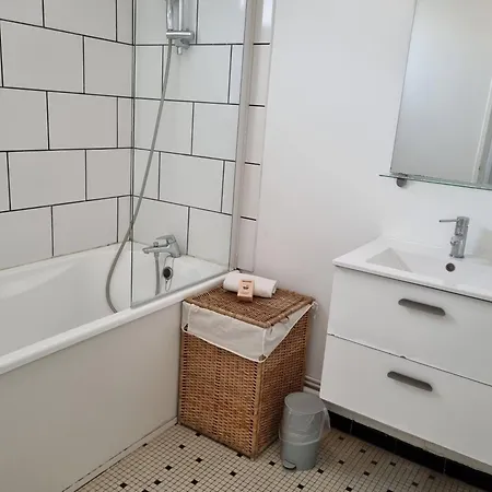 Cathedrale, Champagne Near, Park And Stores Close *