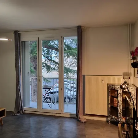 Cathedrale, Champagne Near, Park And Stores Close ריימס