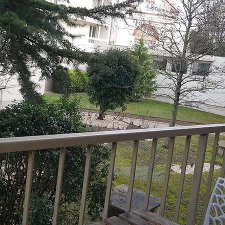 Cathedrale, Champagne Near, Park And Stores Close דירה