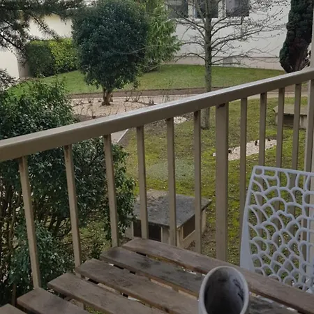 Cathedrale, Champagne Near, Park And Stores Close